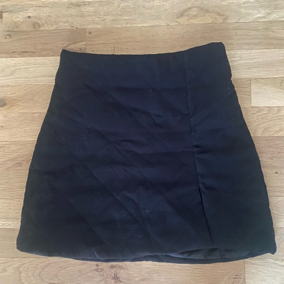 Forever 21 black quilted mini skirt small ( juniors) - Picture 5 of 5